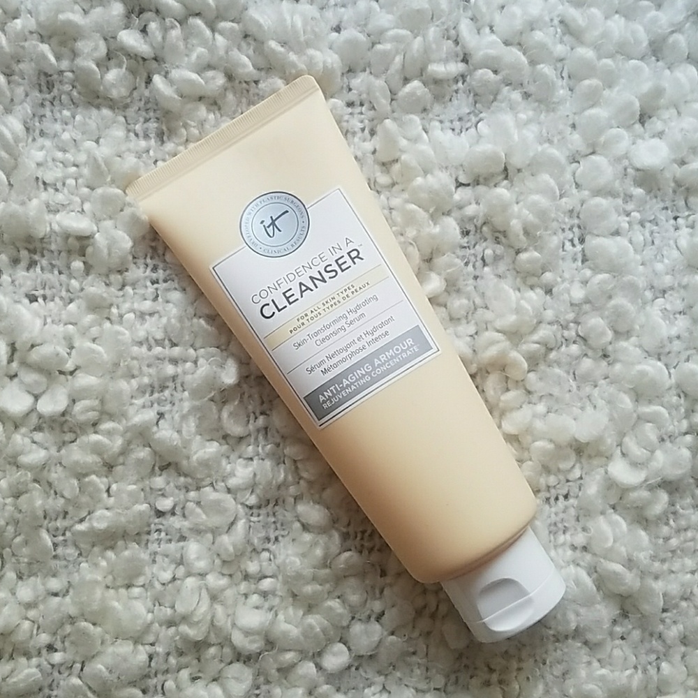 IT COSMETICS confidence in a cleanser